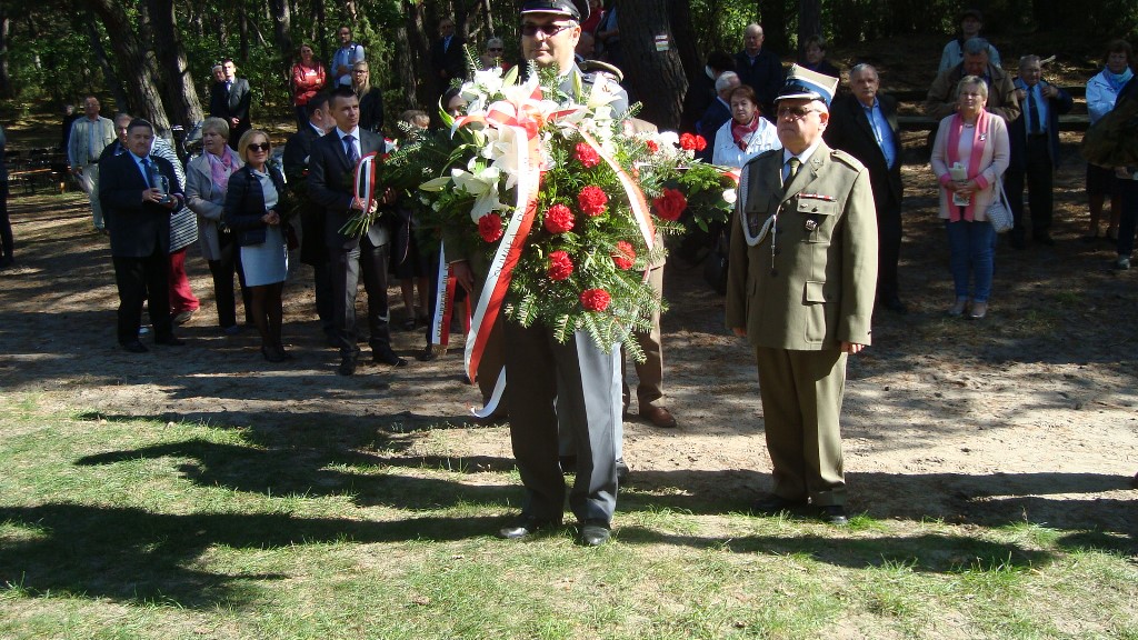 Pogrzeb prochów ofiary II wojny światowej na Cmentarzu Powstańczym w Wierszach