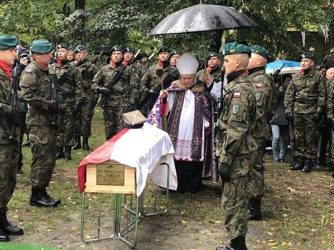 Członkowie Koła ZOR RP w Stalowej Woli na pogrzebie kpt. Tadeusza Gajdy  ps. Tarzan