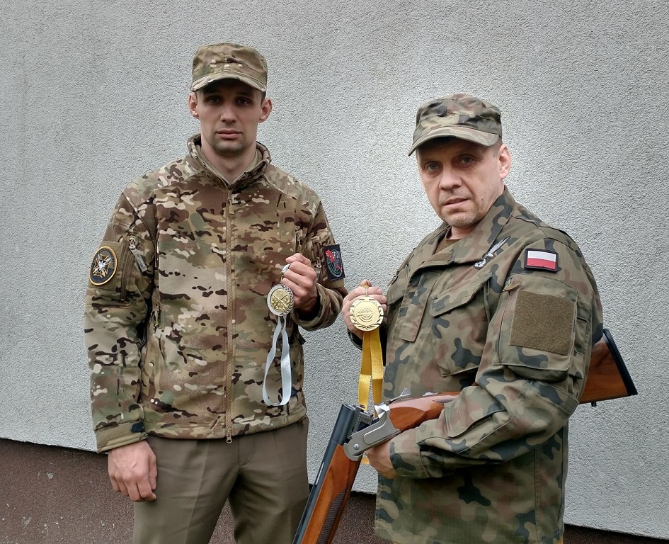 Złoty i brązowy medal dla przedstawicieli Koła ZOR RP w Stalowej Woli w wojewódzkich zawodach strzeleckich w Tarnobrzegu