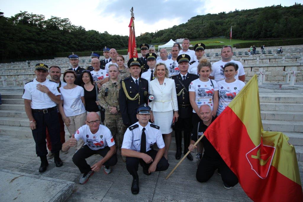 Biegacze sztafety biegowej z Łodzi na Monte Cassino