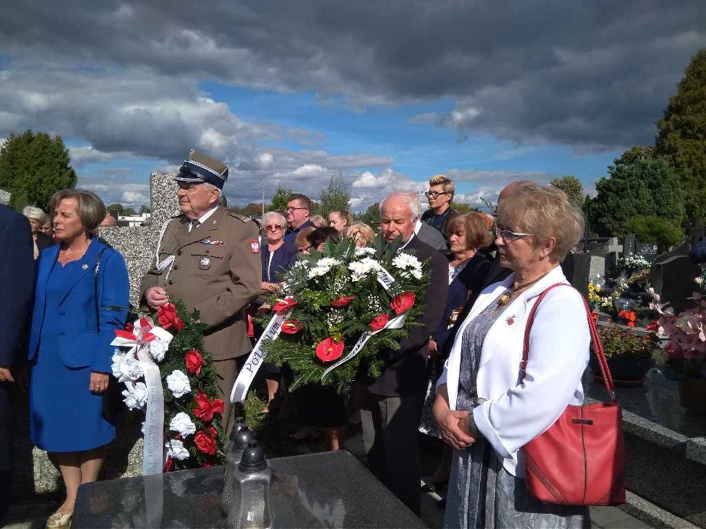 Uroczystość ku czci żołnierzy poległych we wrześniu 1939 r. w Łomnie  k. Czosnowa
