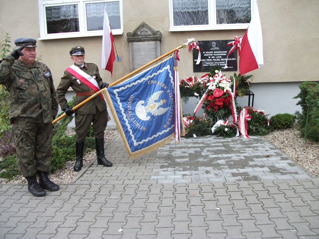 Obchody 100. rocznicy odzyskania przez Polskę niepodległości  i jubileuszu 95-lecia Zespołu Szkół Centrum Kształcenia Rolniczego im. Józefa Piłsudskiego w Okszowie
