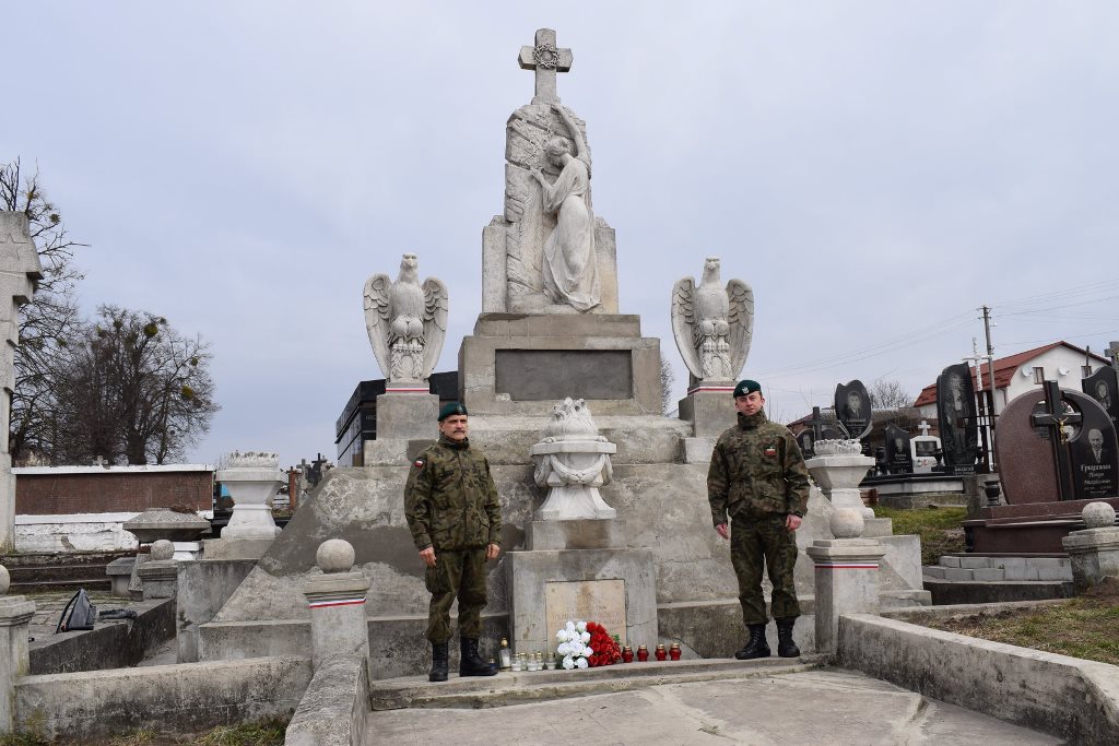 Kadeci z Częstochowy odnawiali polskie groby na kresach wschodnich