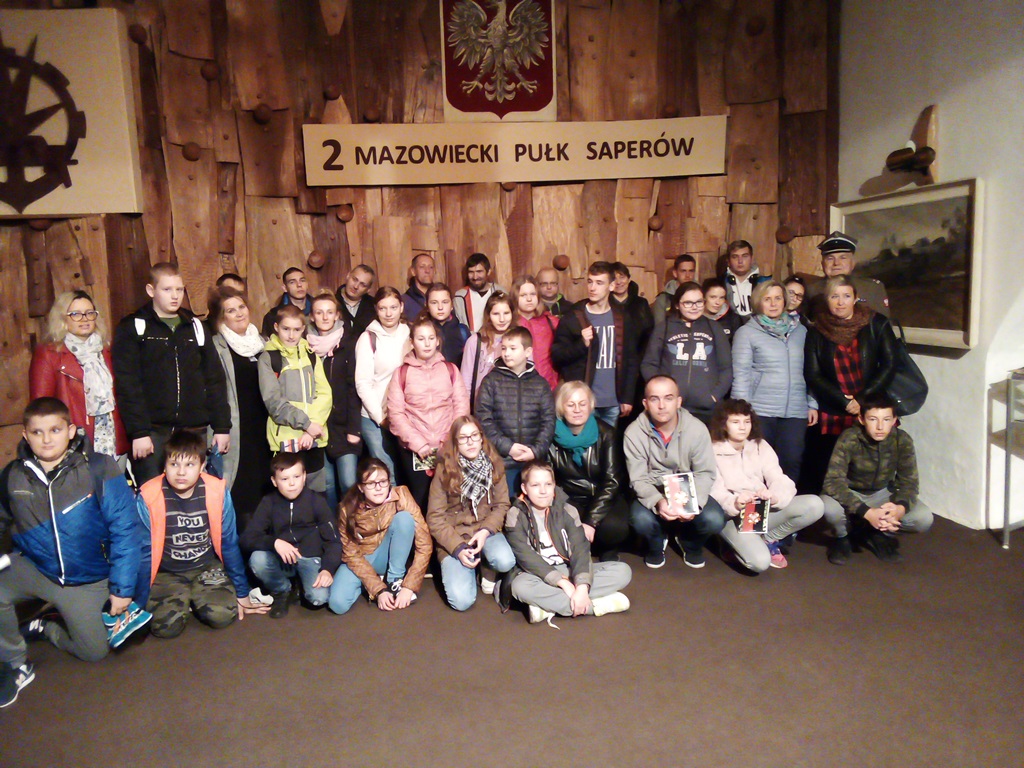 Młodzież z nowodworskich szkół w 2 Mazowieckim pułku saperów