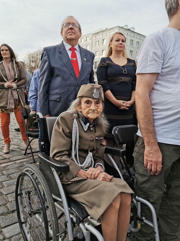 Uroczystości przed Pomnikiem Czynu Zbrojnego Polonii Amerykańskiej  w Warszawie