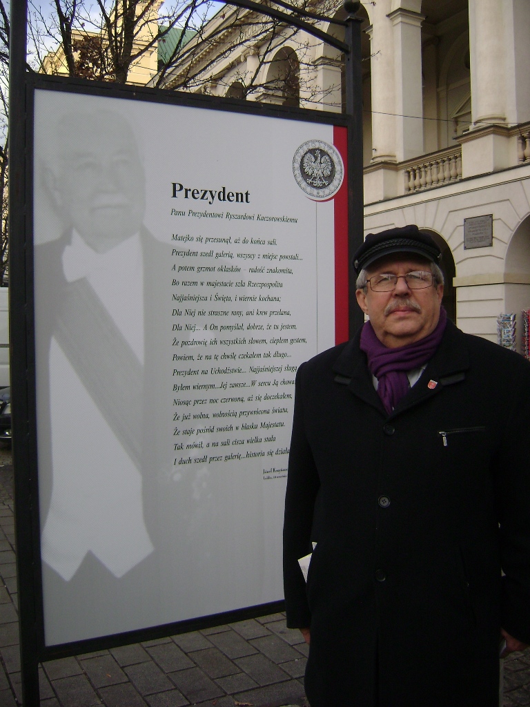 W Warszawie odsłonięto wystawę upamiętniającą śp. Prezydenta Ryszarda Kaczorowskiego w 100 – lecie urodzin 