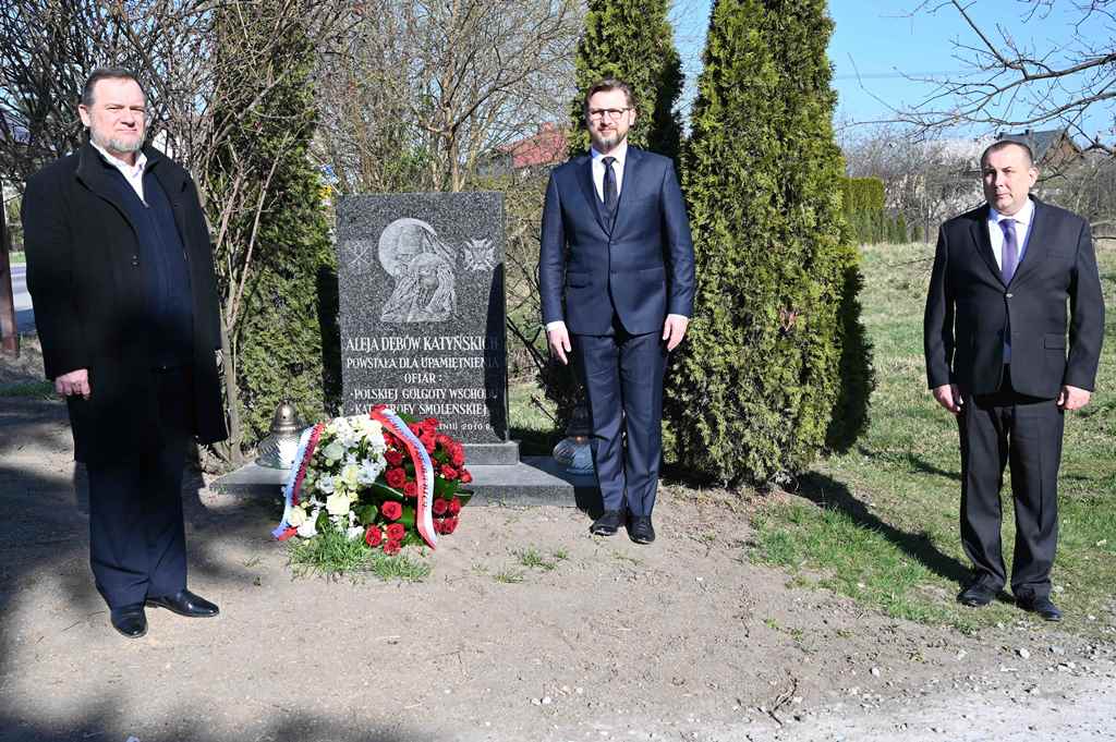 ZOR RP uczcił pamięć bohaterów w Alei Dębów Katyńskich w Starych Babicach k. Warszawy