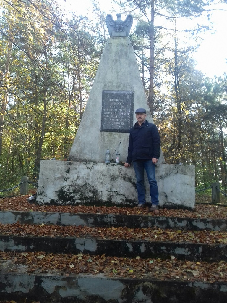 Członkowie Okręgu Śląskiego ZOR RP zapalili znicze na grobach poległych za wolność Ojczyzny