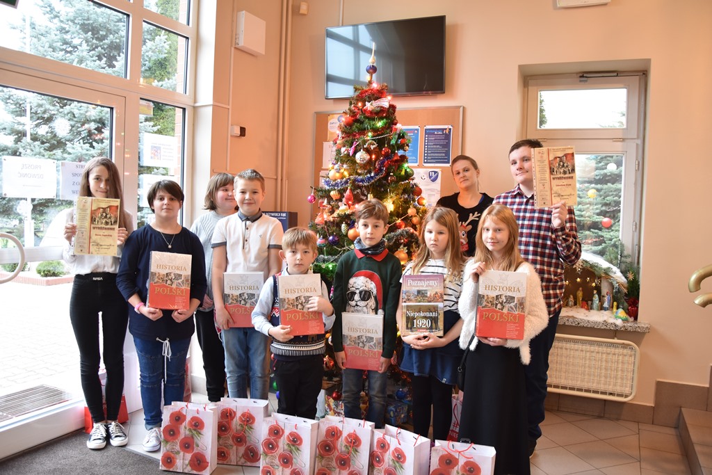 Nagrody ZOR RP dla laureatów konkursu 100. rocznica Bitwy Warszawskiej  w Szkole Podstawowej w Cygance k. Mińska Mazowieckiego