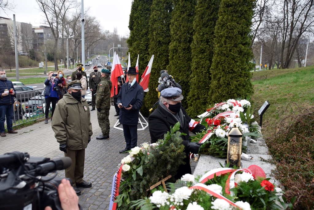 Członkowie Okręgu Lubelskiego Związku Oficerów Rezerwy RP i Związku Piłsudczyków uczcili pamięć Polaków pomordowanych przez sowietów w Zbrodni Katyńskiej w 1940 r.  