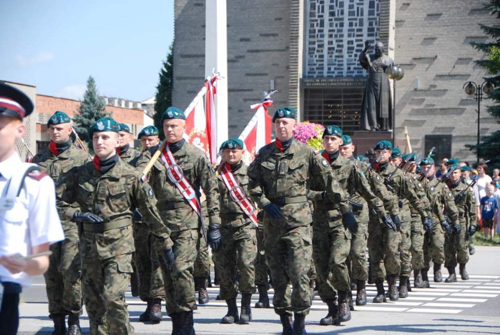 Obchody Święta Wojska Polskiego i 101. rocznicy Bitwy Warszawskiej  w Stalowej Woli z udziałem członków ZOR RP