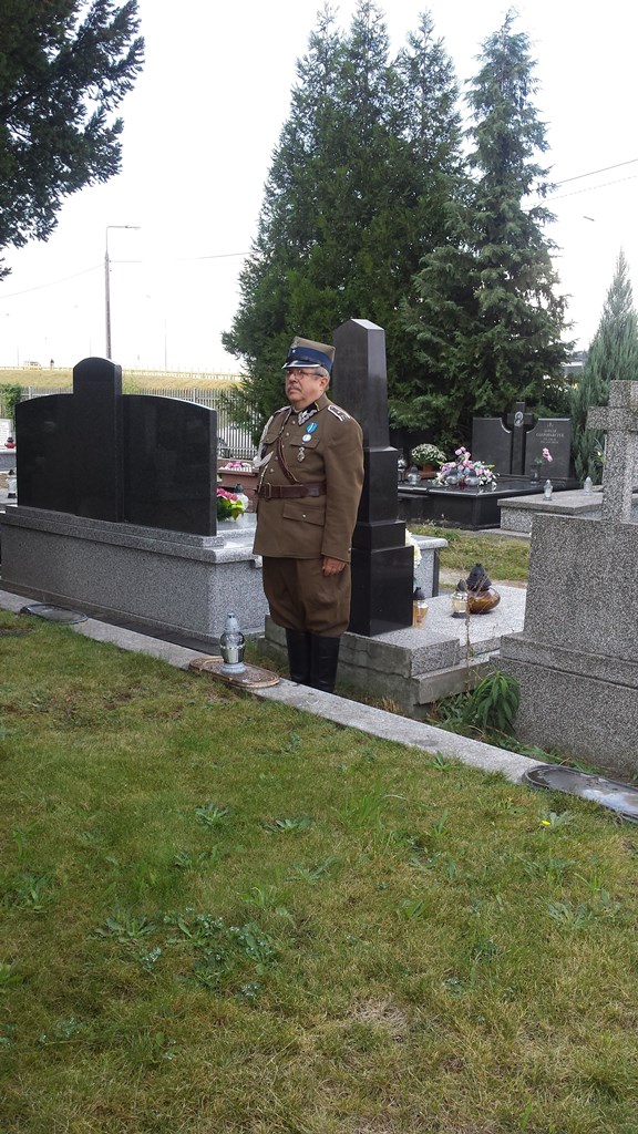 W hołdzie poległym w bitwie pod Brwinowem 12 września 1939 r.