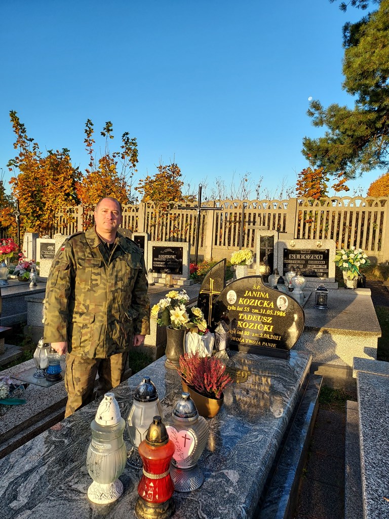 Członkowie Okręgu Śląskiego ZOR RP zapalili znicze na grobach bohaterów  w Powiecie Zawierciańskim