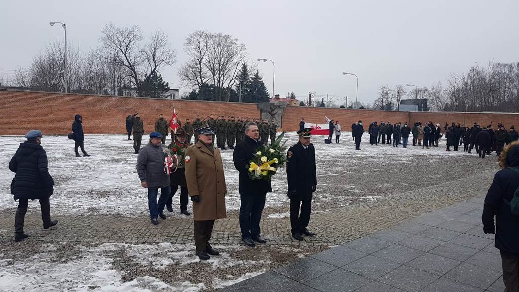 Udział Okręgu Łódzkiego ZOR RP w uroczystości upamiętniającej ofiary zbrodni hitlerowskiej w więzieniu na łódzkim Radogoszczu 