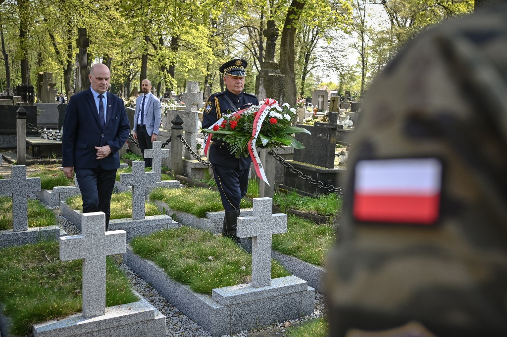 Członkowie częstochowskiego Koła ZOR RP oddali hołd poległym Powstańcom Śląskim oraz upamiętnili 231. rocznicę uchwalenia Konstytucji 3 Maja