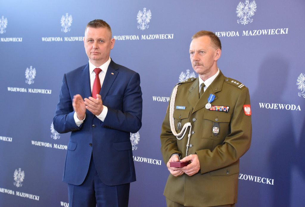 Płk rez. Alfred Kabata odznaczony Medalem Stulecia Odzyskanej Niepodległości