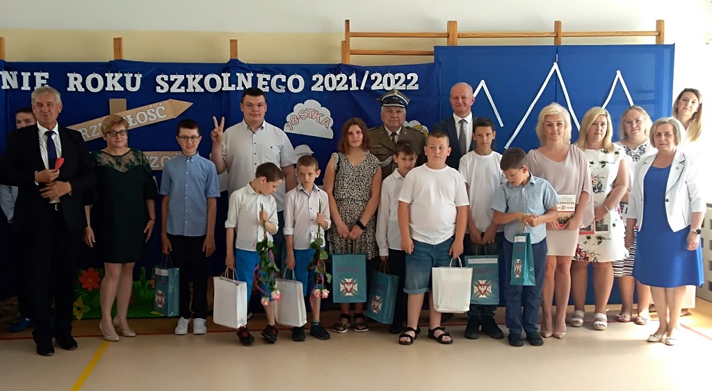 Zakończenie roku szkolnego i nagrody dla laureatów konkursu  o Marszałku Piłsudskim w Zespole Placówek Edukacyjnych w Nowym Dworze Mazowieckim