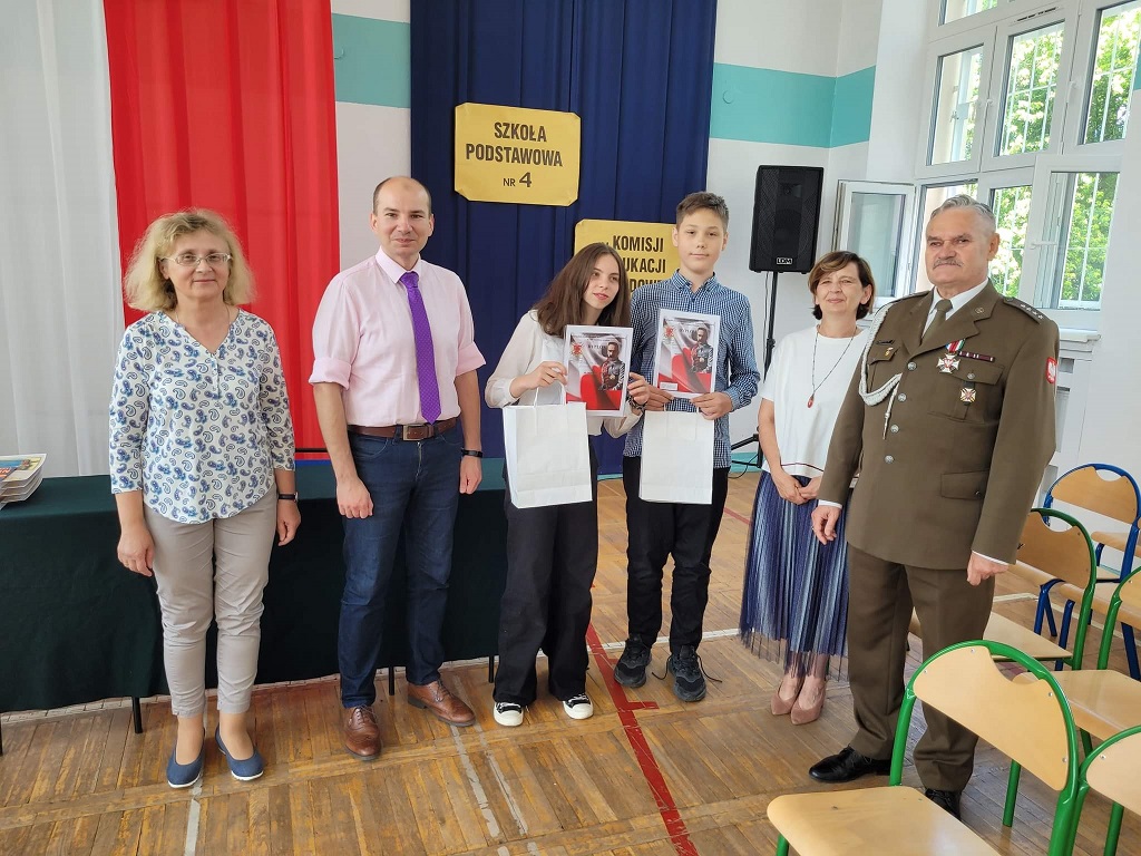 Wręczenie nagród uczniom łódzkich szkół -  laureatom konkursu o Marszałku Józefie Piłsudskim 