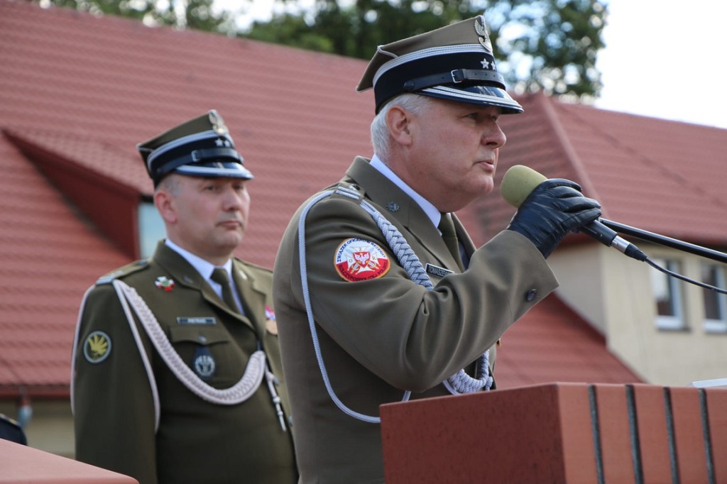 Członkowie Okręgu Śląskiego ZOR RP na uroczystości z okazji Święta Wojska Polskiego w 5 pułku chemicznym Tarnowskich Górach