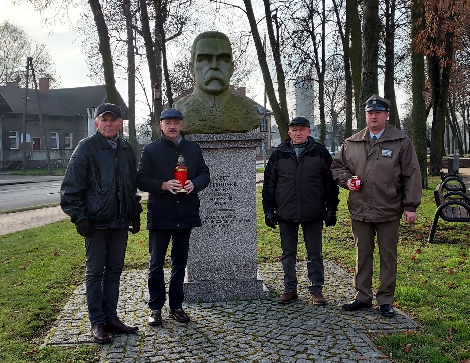 Członkowie Okręgu Śląskiego ZOR RP uczcili w Zawierciu 155.  rocznicę urodzin Marszałka Józefa Piłsudskiego 
