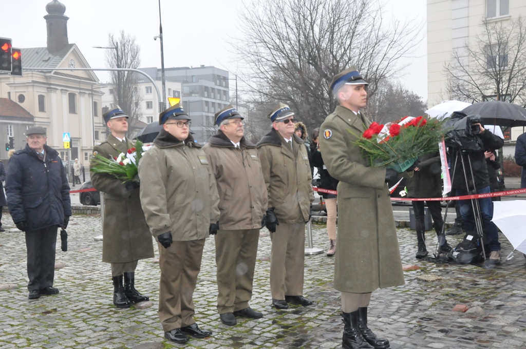 Uroczystość odsłonięcia nowego elementu pomnika Poległym i Pomordowanym na Wschodzie w Warszawie z udziałem ZOR RP