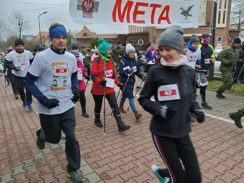 Członkowie Koła ZOR RP w Tarnowskich Górach uczestniczyli  w „Biegu „Tropem Wilczym”