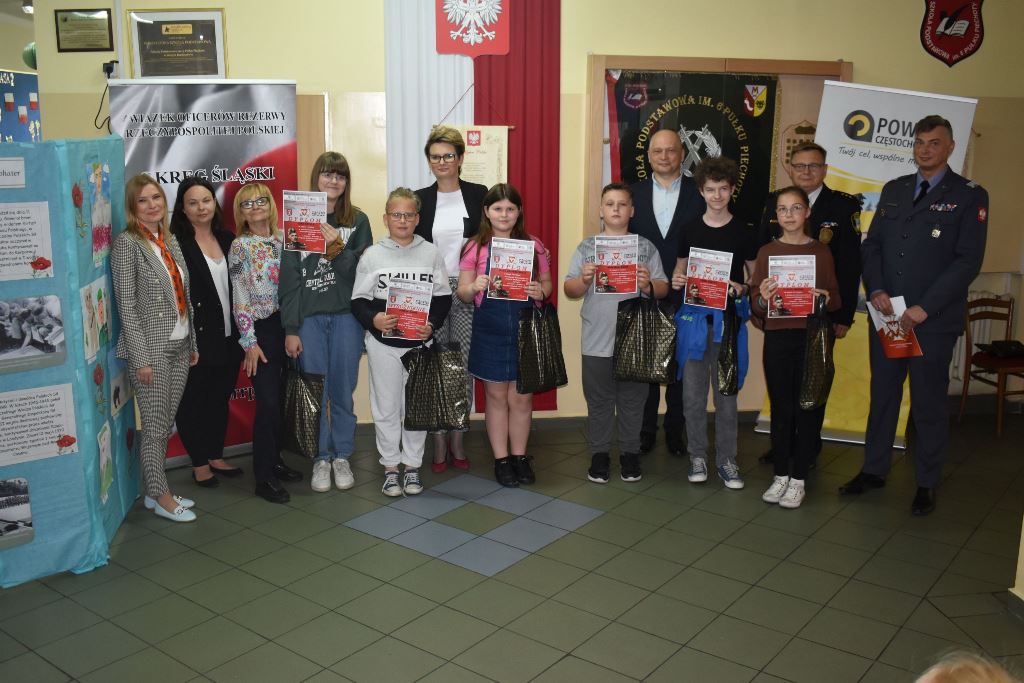 W Szkole Podstawowej w Starym Broniszewie wręczono nagrody uczniom – laureatom ogólnopolskiego konkursu o gen. Andersie zorganizowanego przez ZOR RP