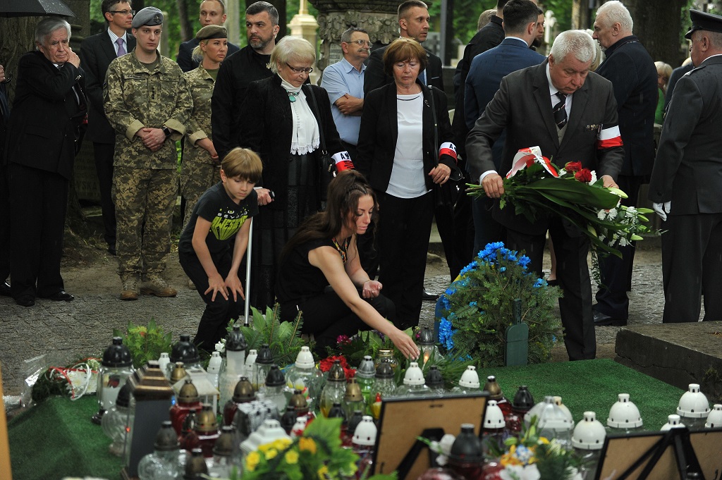 Na Cmentarzu Powązkowskim w Warszawie oddano hołd poległemu na Ukrainie Danielowi Sztyberowi