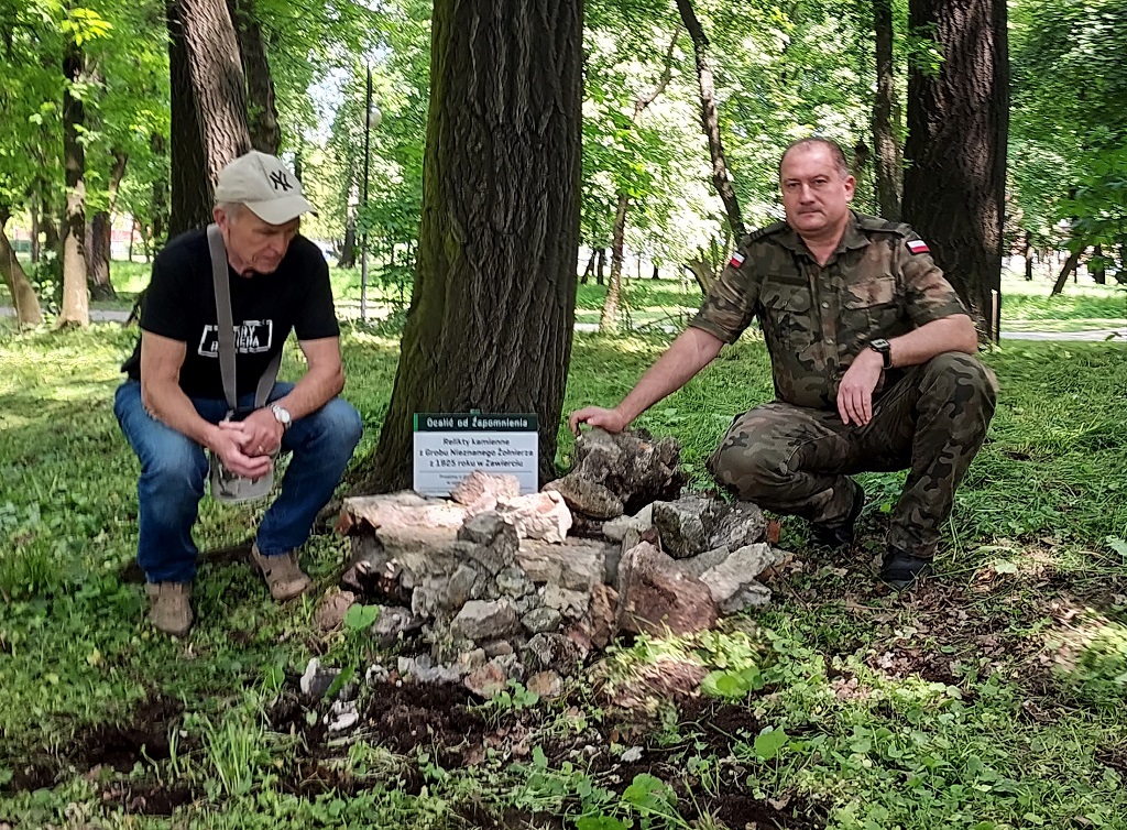 Prace porządkowe w Miejscach Pamięci Narodowej w Powiecie Zawierciańskim  z udziałem Okręgu Śląskiego ZOR RP