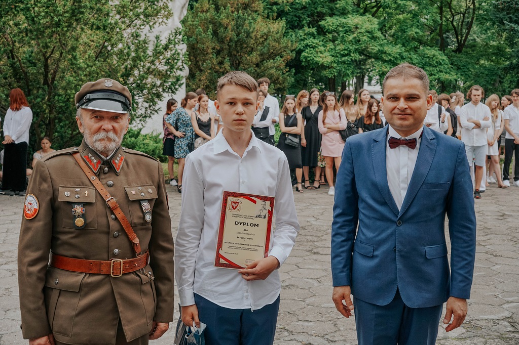 Nagroda dla ucznia I LO w Puławach - laureata ogólnopolskiego konkursu o gen. W. Andersie