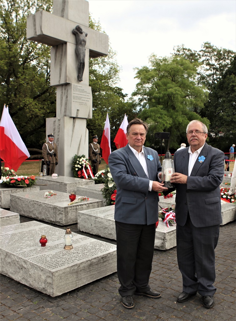 W Warszawie, przedstawiciele ZOR RP oddali hołd ofiarom rzezi wołyńskiej,  w 80. rocznicę tej zbrodni