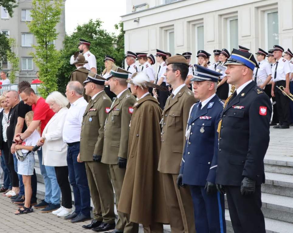 „Rajd Honoru” ulicami Stalowej Woli w 79. rocznicę wybuchu Powstania Warszawskiego 