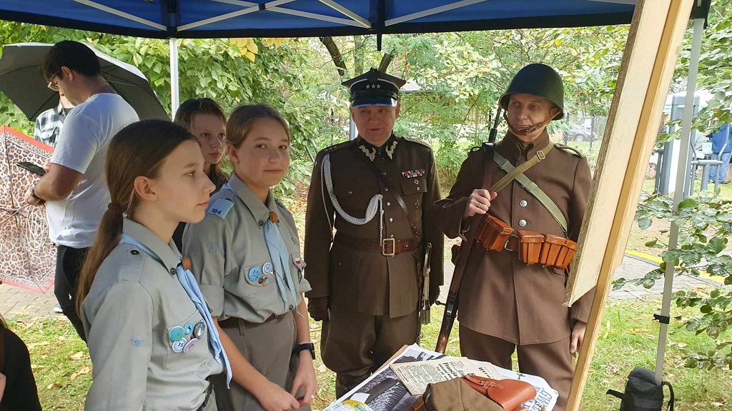 Członkowie ZOR RP na Pikniku Historycznym  „Boernerowo Pod Masztami”