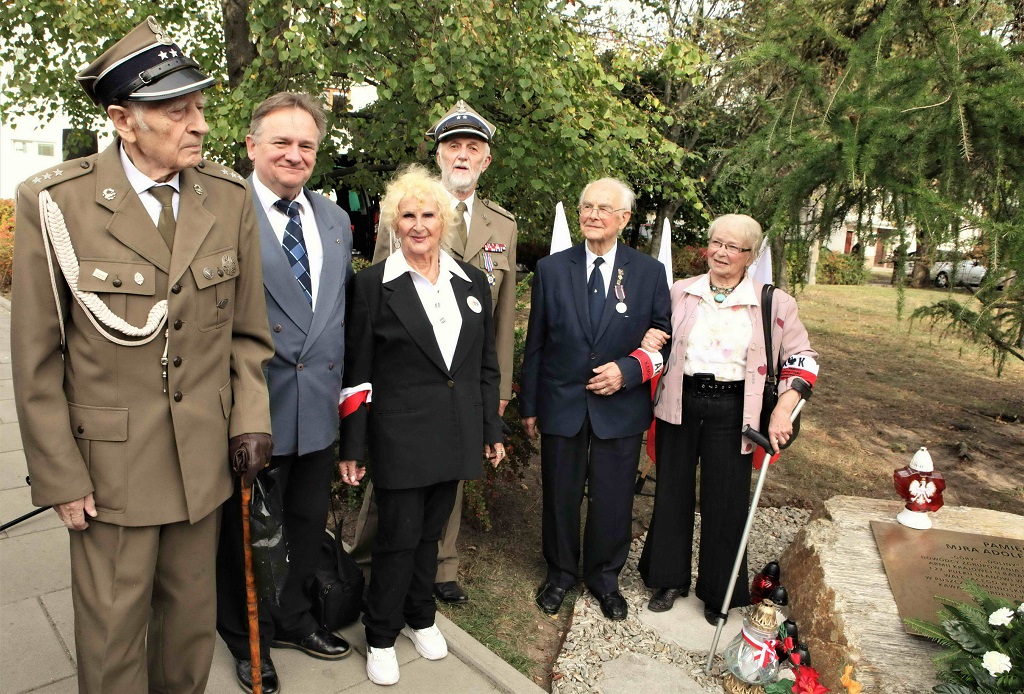 Przedstawiciele ZOR RP na odsłonięciu tablicy pamięci mjr. Adolfa Pilcha  ps. „Góra”, „Dolina”