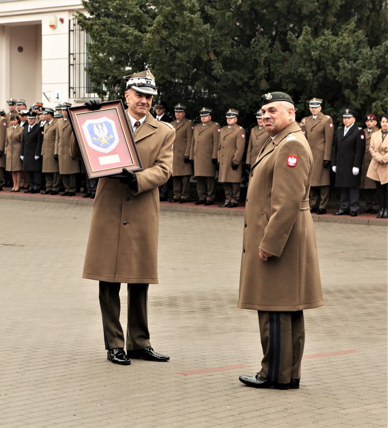 Prezes i wiceprezes ZOR RP na obchodach Święta Sztabu Generalnego WP