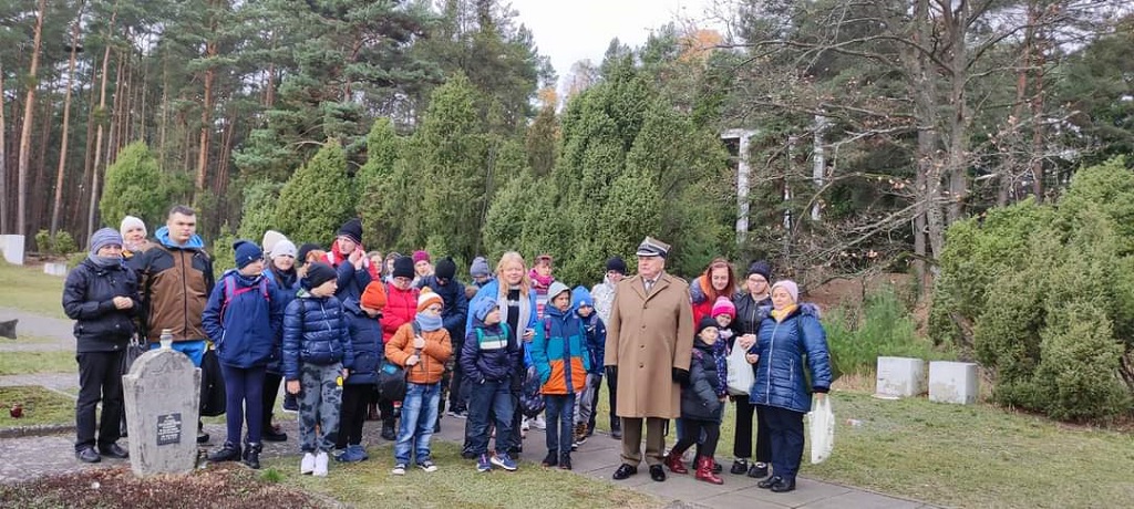 ZOR RP współorganizatorem lekcji historii w Muzeum - Miejscu Pamięci w Palmirach dla młodzieży z Zespołu Placówek Edukacyjnych w Nowym Dworze Mazowieckim