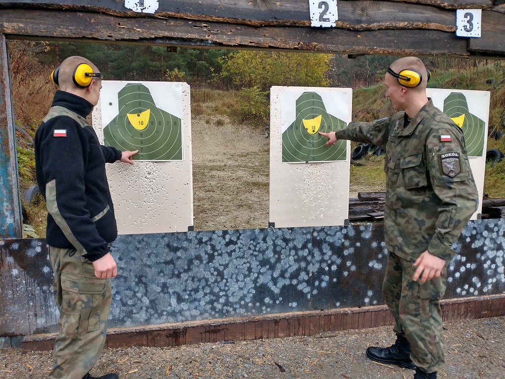 Szkolenie strzeleckie „Polowych Drużyn Sokoła” zorganizowane przez Koło ZOR RP w Stalowej Woli