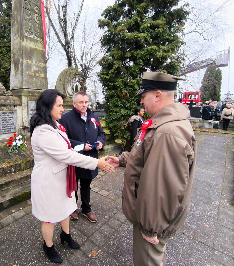 Obchody Narodowego Święta Niepodległości w Zawierciu. Wiceprezes Okręgu Śląskiego ZOR RP uhonorowany Złotą Odznaką „Za opiekę nad zabytkami”