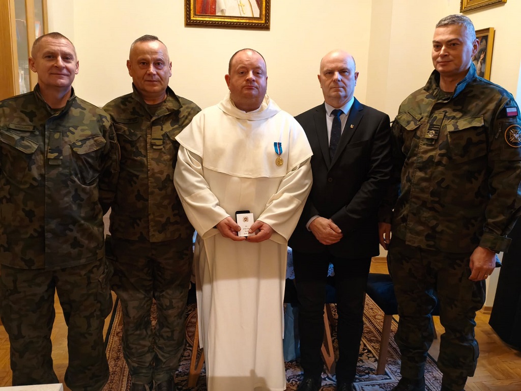 Kustosz Bazyliki Jasnogórskiej odznaczony Złotym Medalem Za Zasługi dla ZOR RP