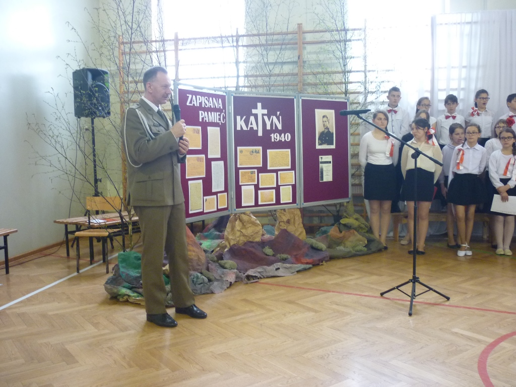 Obchody 77 rocznicy zbrodni Katyńskiej w Zespole Szkół w Wykrocie