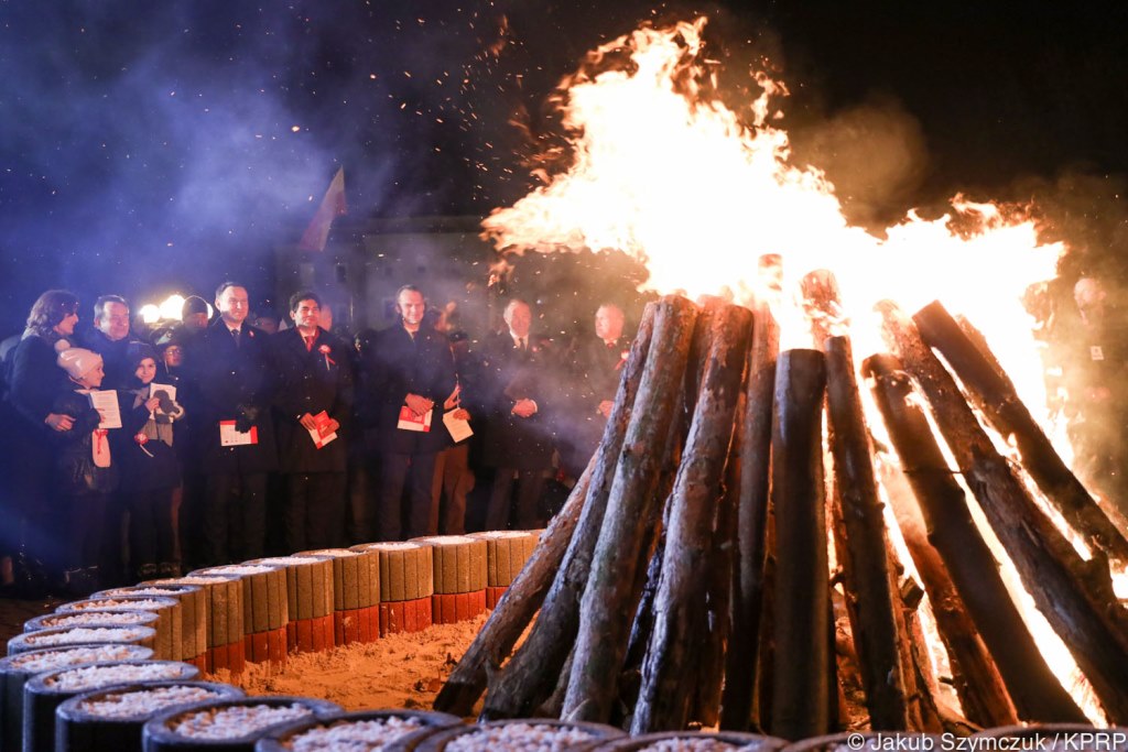 Prezydent RP rozpalił „V ognisko patriotyzmu” w Stalowej Woli